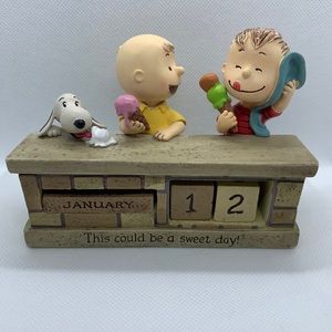 Hallmark Peanuts Perpetual Callendar Charlie Brown
